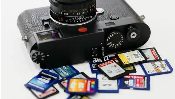 如何避免损坏相机储存卡
